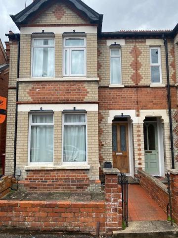 Berks Luxury Serviced Apartments,5 Bedrooms, 5 Double Beds, 2 Bathrooms, Free Super Fast Wifi & Parking Earley Esterno foto