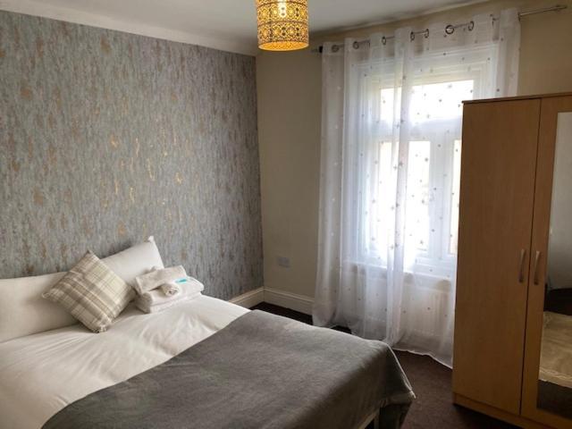 Berks Luxury Serviced Apartments,5 Bedrooms, 5 Double Beds, 2 Bathrooms, Free Super Fast Wifi & Parking Earley Esterno foto