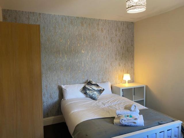 Berks Luxury Serviced Apartments,5 Bedrooms, 5 Double Beds, 2 Bathrooms, Free Super Fast Wifi & Parking Earley Esterno foto