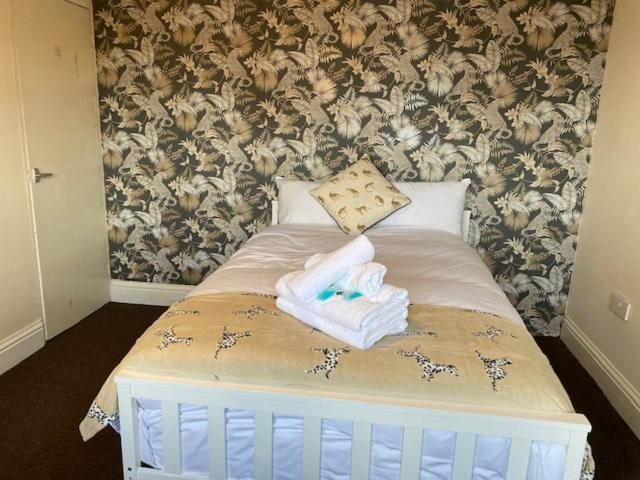 Berks Luxury Serviced Apartments,5 Bedrooms, 5 Double Beds, 2 Bathrooms, Free Super Fast Wifi & Parking Earley Esterno foto