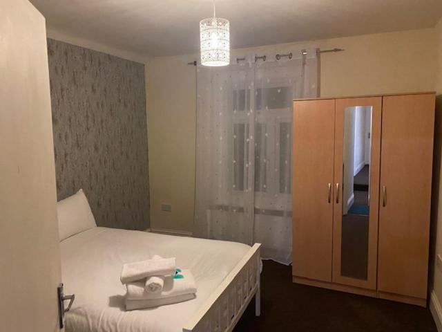 Berks Luxury Serviced Apartments,5 Bedrooms, 5 Double Beds, 2 Bathrooms, Free Super Fast Wifi & Parking Earley Esterno foto