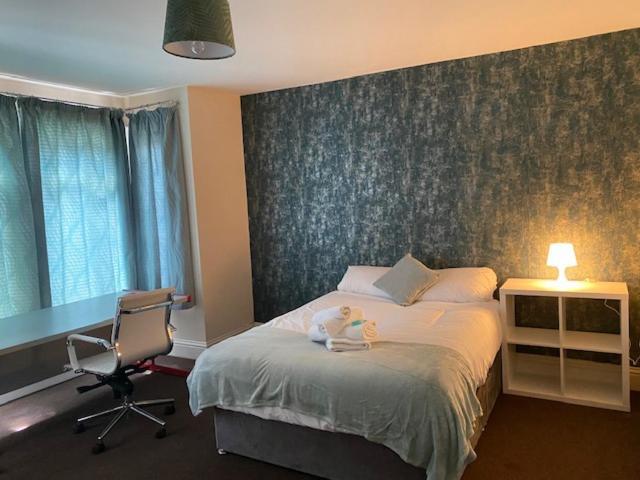 Berks Luxury Serviced Apartments,5 Bedrooms, 5 Double Beds, 2 Bathrooms, Free Super Fast Wifi & Parking Earley Esterno foto