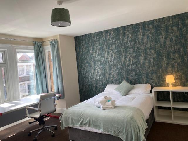 Berks Luxury Serviced Apartments,5 Bedrooms, 5 Double Beds, 2 Bathrooms, Free Super Fast Wifi & Parking Earley Esterno foto