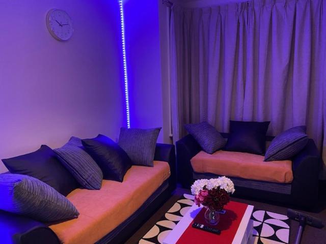 Berks Luxury Serviced Apartments,5 Bedrooms, 5 Double Beds, 2 Bathrooms, Free Super Fast Wifi & Parking Earley Esterno foto